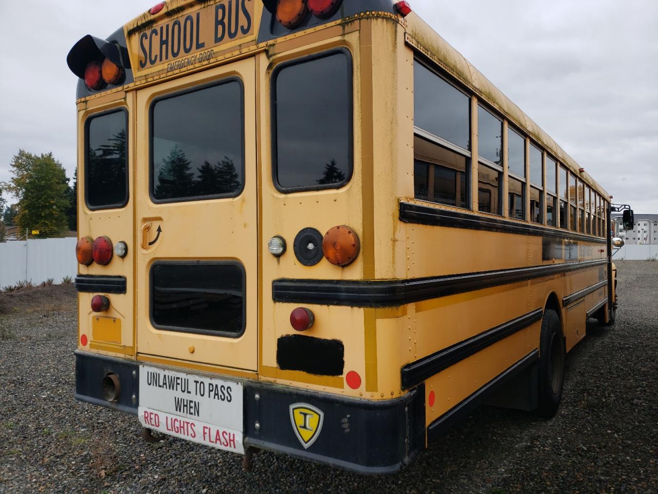 2009 Ic Corporation Ce Series School VIN 4DRBUSKN19B102101 COPART salvage auction — Minor Dent/Scratches, WA - VEHICLE CERT OF OWNERSHIP-TITL, sold $1,000 on 2026-07-08 (photo 4)