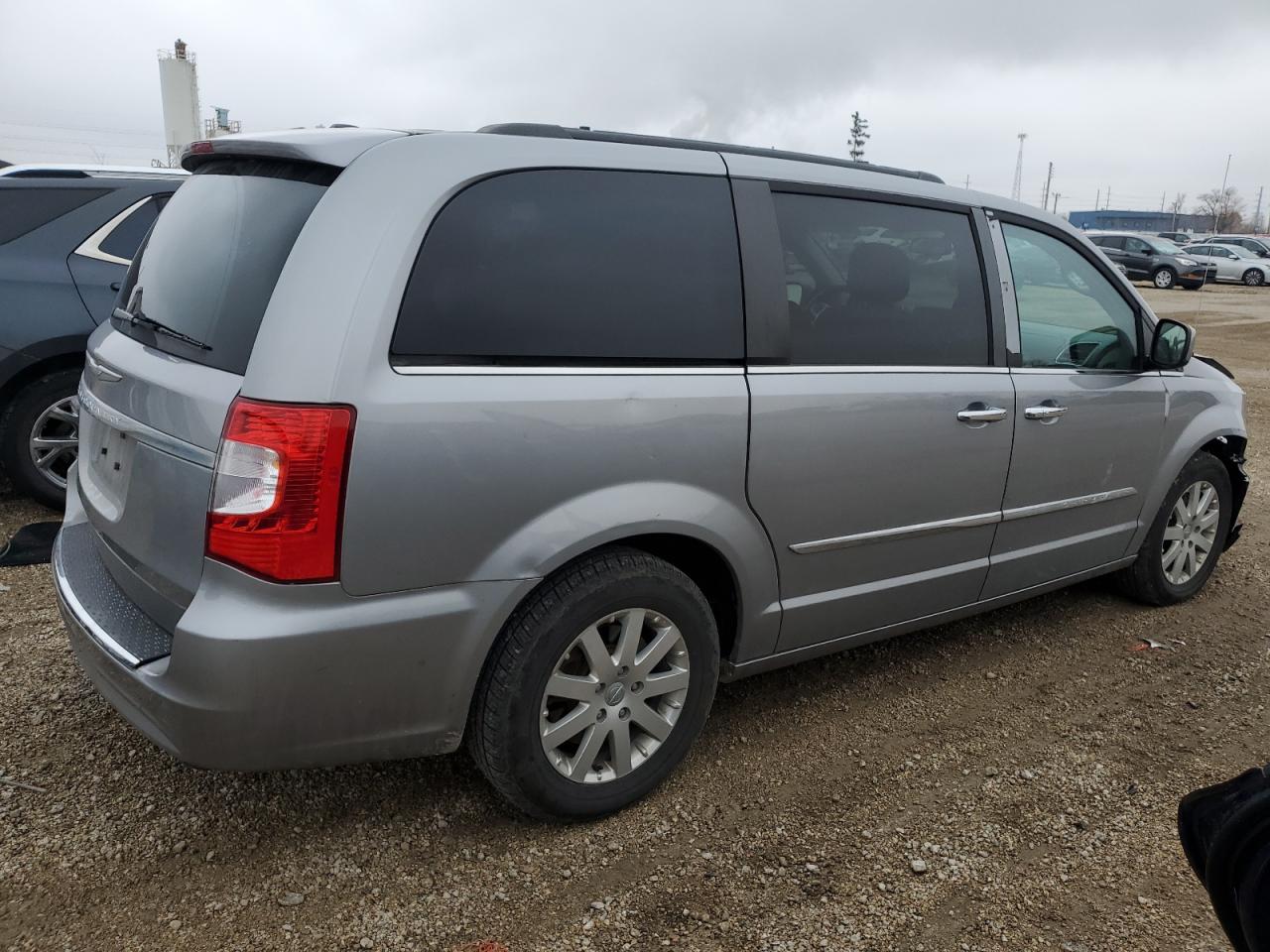 2015 Chrysler Town & Country VIN 2C4RC1BG8FR742255 COPART salvage auction — Front End, IA - CERT OF TITLE-SALVAGE TITLE, sold $925 on 2026-01-21 (photo 3)