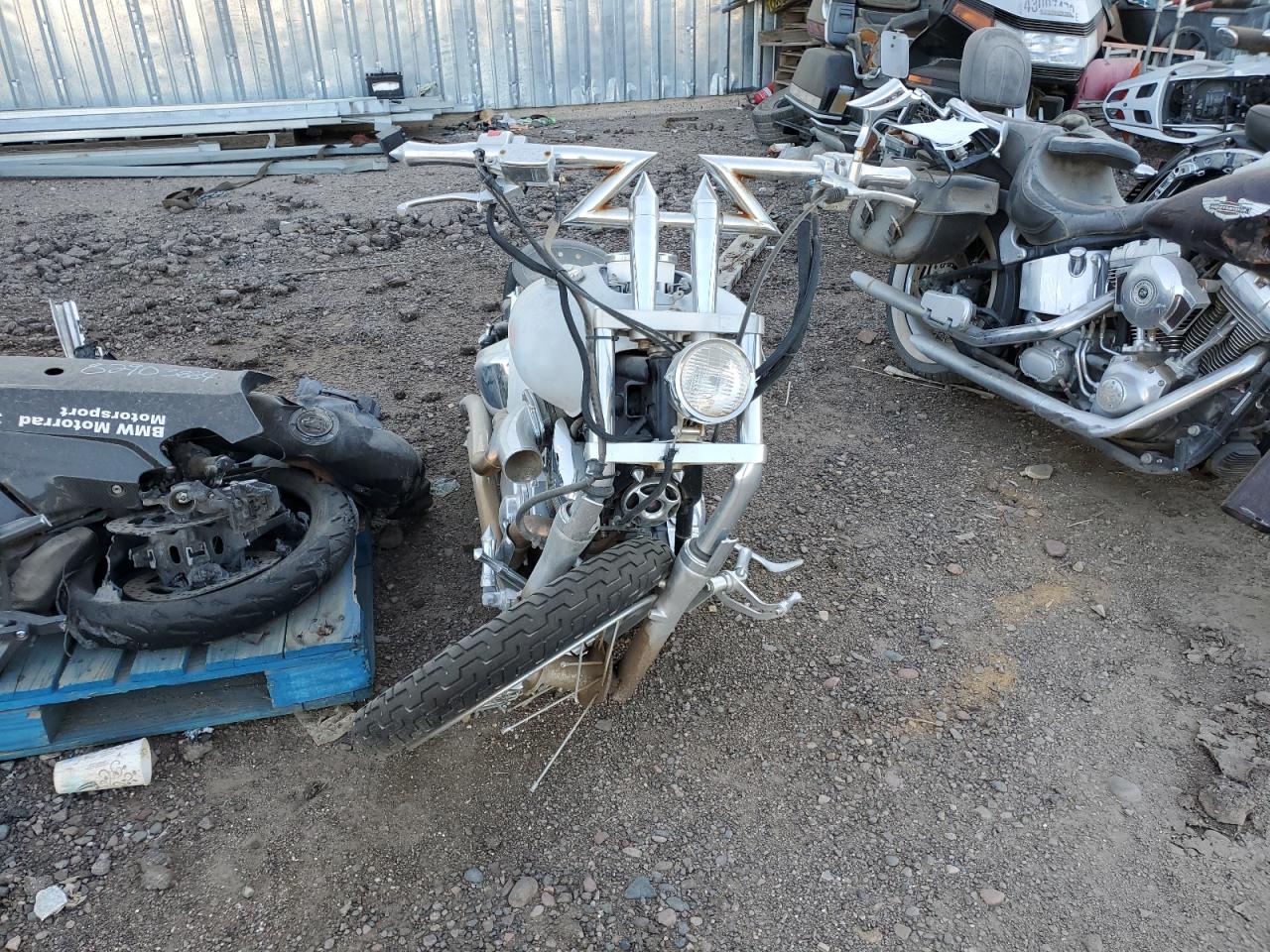 2008 Yamaha XVS1100 VIN JYAVP11E88A106019 COPART salvage auction — Front End, Salvage Title, sold $30 on 2025-11-10 (photo 2)