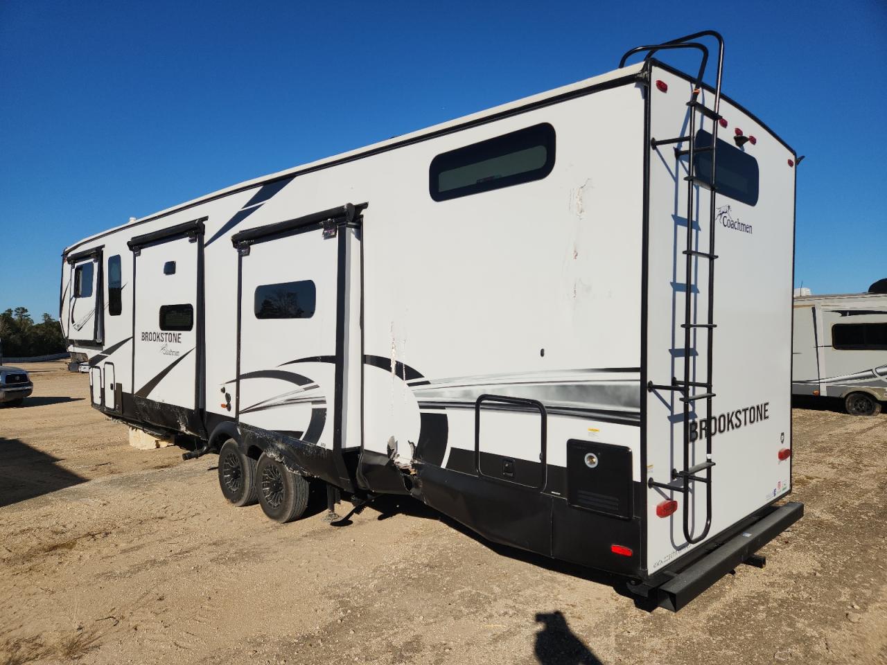 2025 Coach Brookstone VIN 5ZT3BKZB4SA331814 COPART salvage auction — Rollover, FL - CERTIFICATE OF DESTRUCTION, sold $7,100 on 2025-12-31 (photo 3)