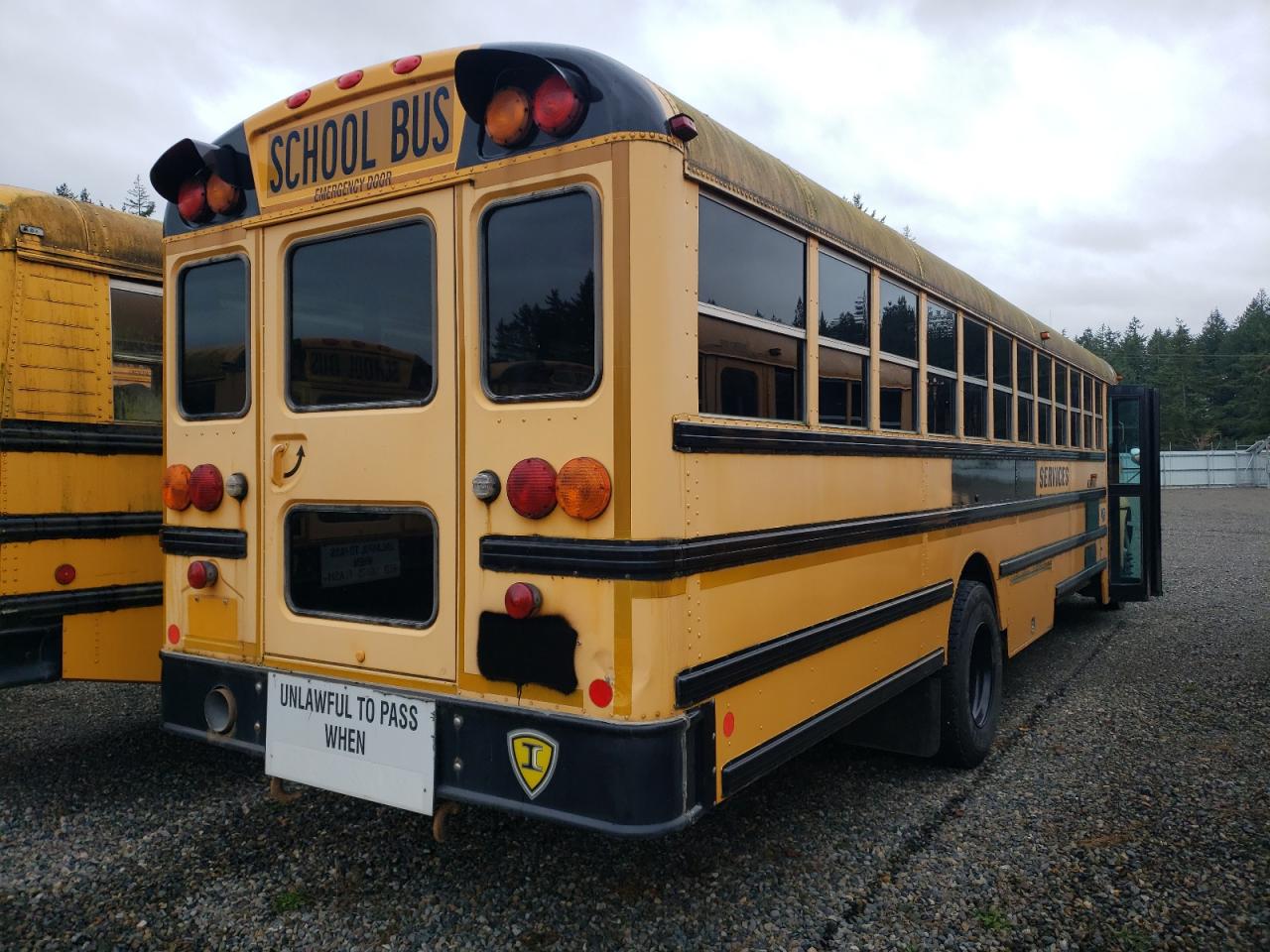 2009 Ic Corporation Ce Series School VIN 4DRBUSKN39B102097 COPART salvage auction — Minor Dent/Scratches, WA - VEHICLE CERT OF OWNERSHIP-TITL, sold $1,000 on 2026-07-08 (photo 4)
