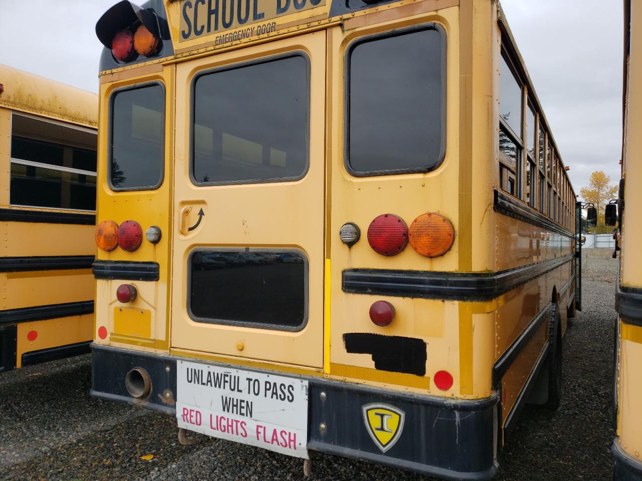 2009 Ic Corporation Ce Series School VIN 4DRBUSKN29B102088 COPART salvage auction — Minor Dent/Scratches, WA - VEHICLE CERT OF OWNERSHIP-TITL, sold $1,000 on 2026-07-08 (photo 4)