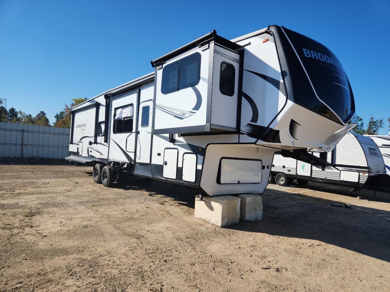 2025 Coach Brookstone VIN 5ZT3BKZB4SA331814 COPART salvage auction — Rollover, FL - CERTIFICATE OF DESTRUCTION, sold $7,100 on 2025-12-31 (photo 1)