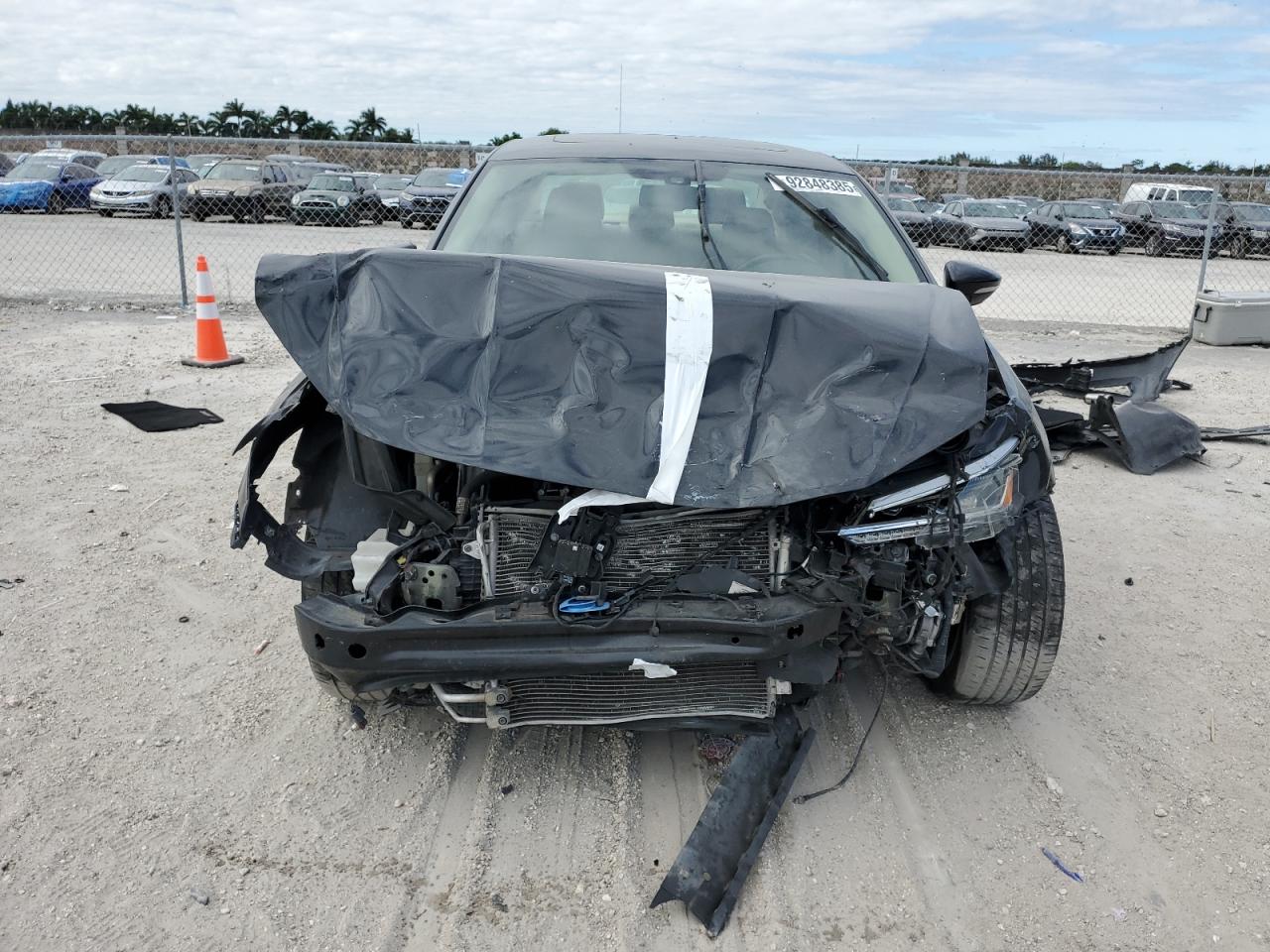 2017 Volkswagen Passat VIN 1VWGT7A32HC057881 COPART salvage auction — Front End, FL - CERT OF TITLE SLVG REBUILDABLE, sold $350 on 2026-06-29 (photo 5)