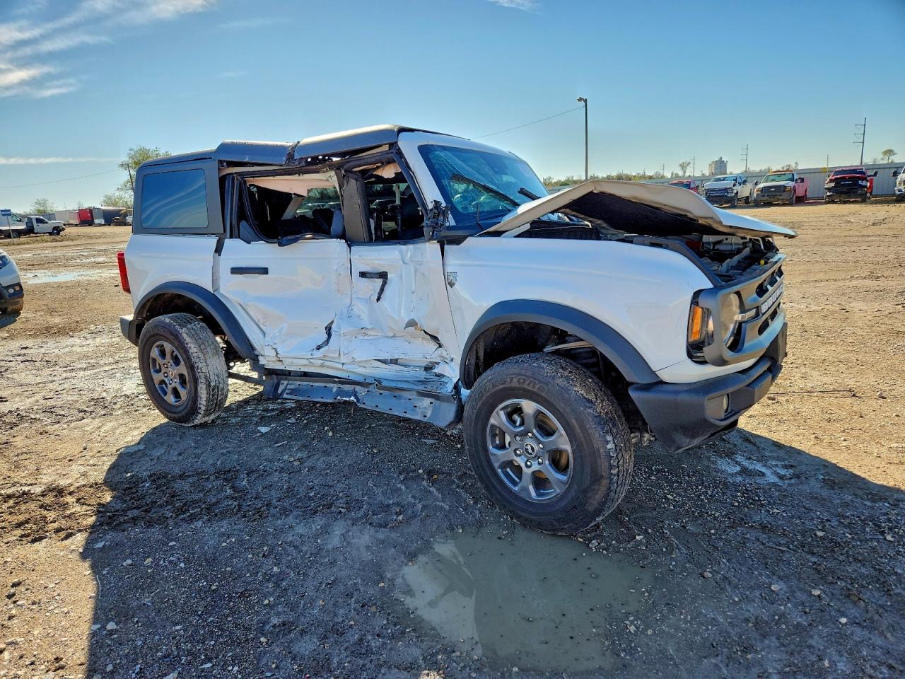 2024 Ford Bronco VIN 1FMDE7BH5RLB43208 COPART salvage auction — Side, TX - SALVAGE VEHICLE TITLE, sold $8,800 on 2026-02-04 (photo 4)