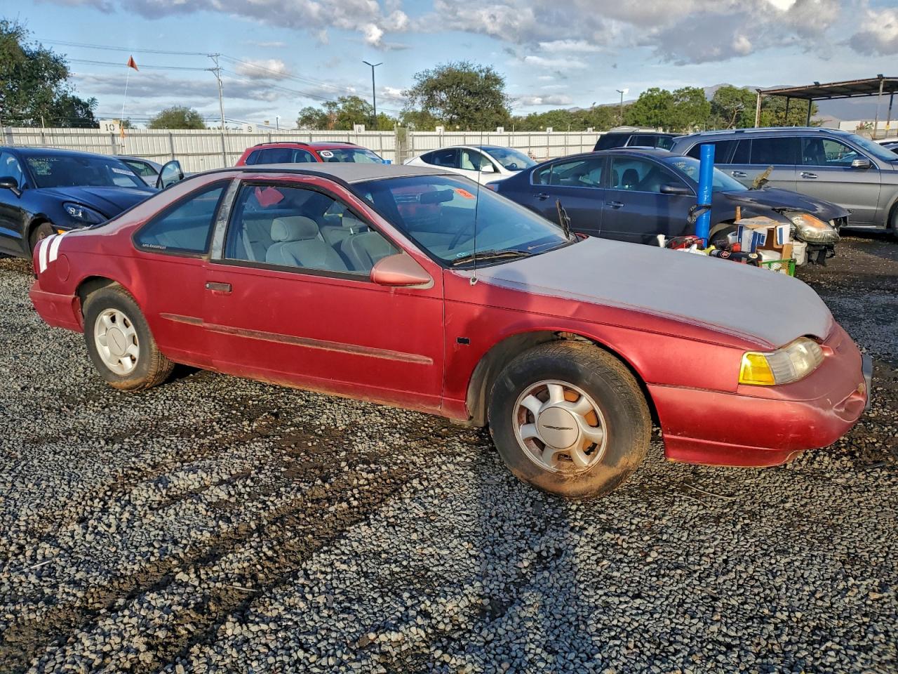 1995 Ford Thunderbird VIN 1FALP62W7SH202406 COPART salvage auction — Rear End, CA - DIS/DLR/EXP ONLY CLEAN TITLE, sold $500 on 2026-07-08 (photo 4)