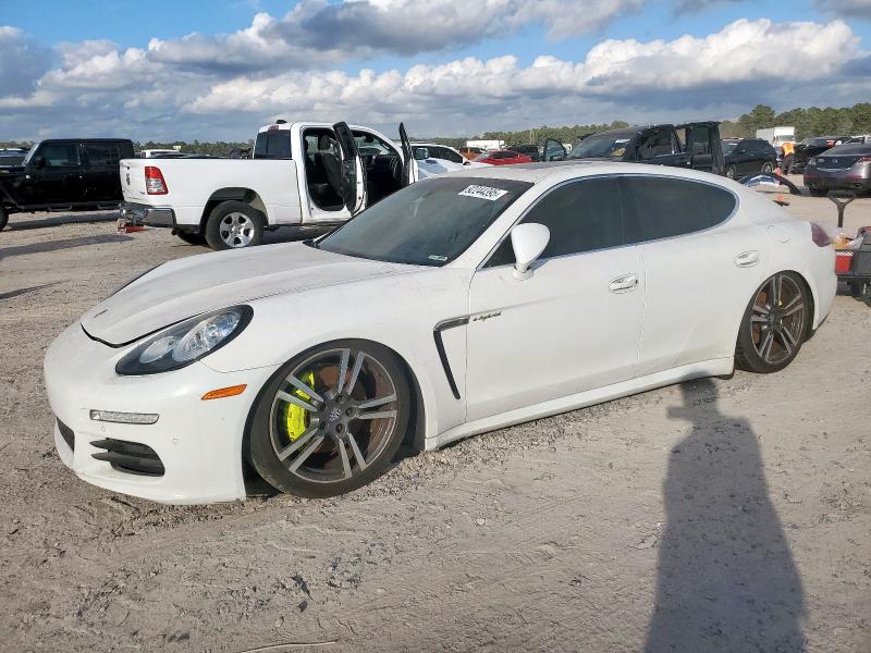 2014 Porsche Panamera VIN WP0AD2A70EL044747 COPART salvage auction — MINOR DENT/SCRATCHES, FL - CERT OF TITLE-MANUF BUY BACK, sold $3,800 on 2026-08-21 (photo 1)