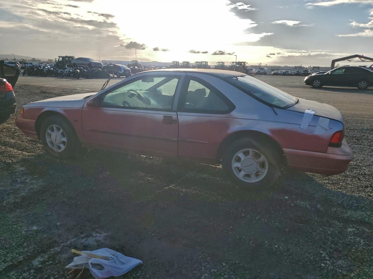 1995 Ford Thunderbird VIN 1FALP62W7SH202406 COPART salvage auction — Rear End, CA - DIS/DLR/EXP ONLY CLEAN TITLE, sold $500 on 2026-07-08 (photo 2)