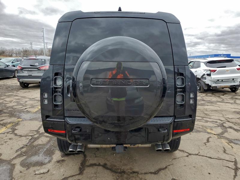 2025 Land rover Defender VIN SALEWFFE8S2426965 COPART salvage auction — WATER/FLOOD, Mi - Scrap Cert Of Title-Flood Veh, sold $35,250 on 2026-07-14 (photo 6)