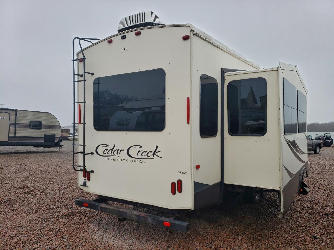 2018 Cedar creek Silverback VIN 4X4FCRL20JS219219 COPART salvage auction — Top/Roof, St - Salvage Title, sold $11,300 on 2026-08-24 (photo 4)