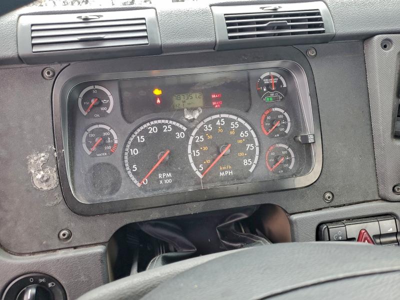 2014 Freightliner Cascadia VIN 1FUBGEDV7ELFT4301 COPART salvage auction — NORMAL WEAR, IN - CERTIFICATE OF TITLE, sold $5,000 on 2026-09-03 (photo 8)