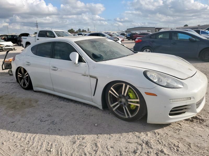 2014 Porsche Panamera VIN WP0AD2A70EL044747 COPART salvage auction — MINOR DENT/SCRATCHES, FL - CERT OF TITLE-MANUF BUY BACK, sold $3,800 on 2026-07-31 (photo 4)