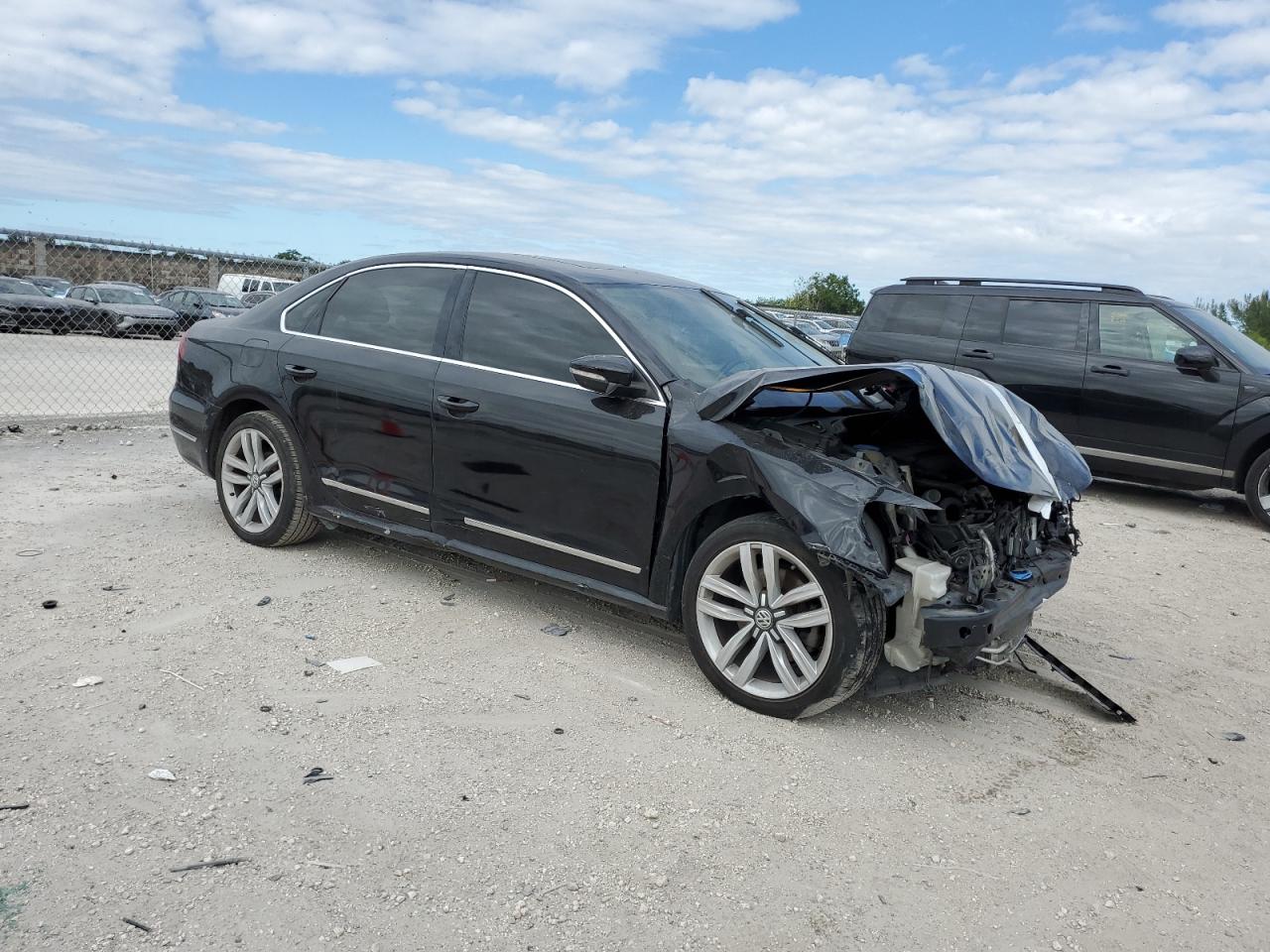 2017 Volkswagen Passat VIN 1VWGT7A32HC057881 COPART salvage auction — Front End, FL - CERT OF TITLE SLVG REBUILDABLE, sold $350 on 2026-06-29 (photo 4)