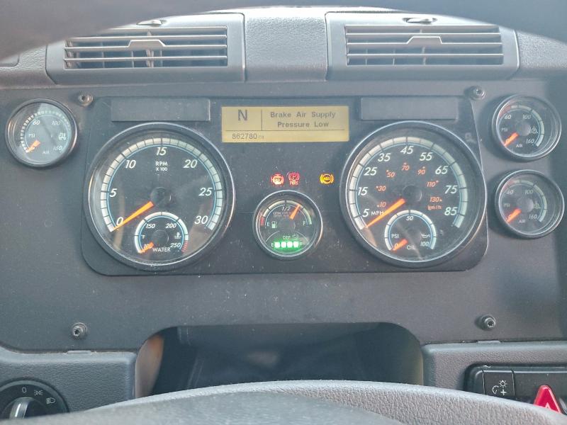2018 Freightliner Cascadia 125 VIN 3AKJGLDR7JSJH1217 COPART salvage auction — NORMAL WEAR, PA - CERT OF TITLE, sold $1,250 on 2026-08-25 (photo 8)