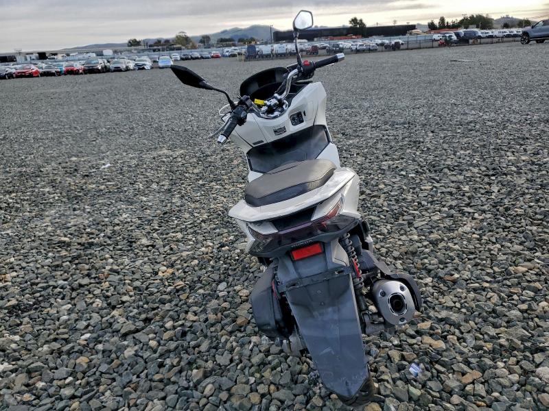 2022 Honda Pcx VIN RLHKF4717NY100490 COPART salvage auction — FRONT END, Ca - Non-Repairable Vehicle Cert, sold $400 on 2026-07-16 (photo 4)