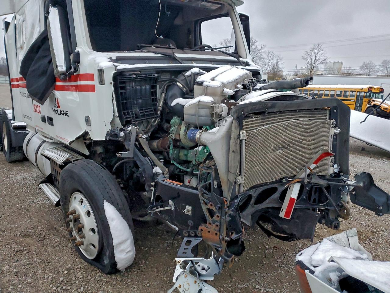 2017 Volvo VNL VIN 4V4NC9EH7HN979065 COPART salvage auction — Rollover, IL - CERTIFICATE OF TITLE (P), sold $12,000 on 2026-07-06 (photo 9)