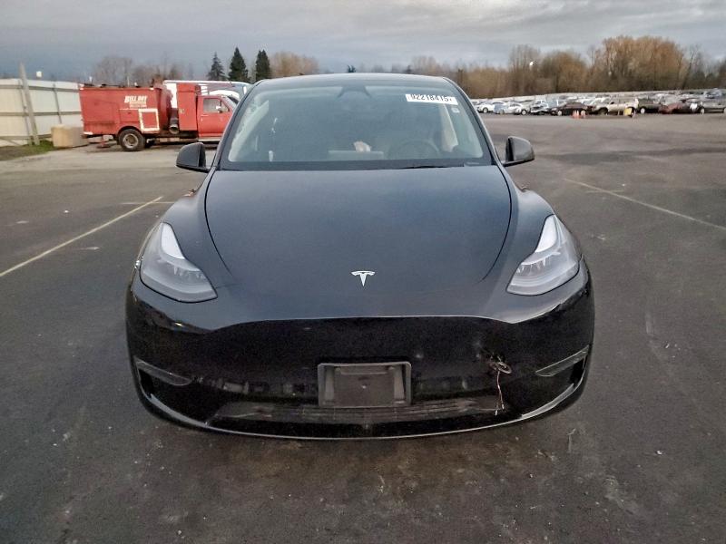 2025 Tesla Model y VIN 7SAYGDEE8SF299108 COPART salvage auction — SIDE, Salvage Title, sold $13,800 on 2026-07-20 (photo 5)