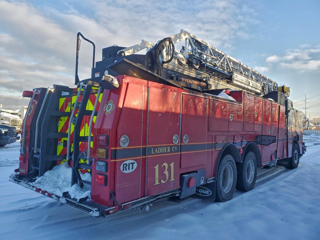 2015 E-one Fire truck VIN 4ENLABA83F1009112 COPART salvage auction — Rollover, IN - CERT OF TITLE-SALVAGE TITLE, sold $90,500 on 2026-01-22 (photo 4)