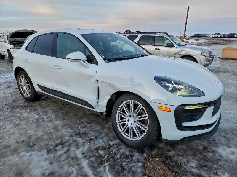 2022 Porsche Macan VIN WP1AA2A50NLB11062 COPART salvage auction — SIDE, Salvage Title, sold $38,000 on 2026-07-14 (photo 4)