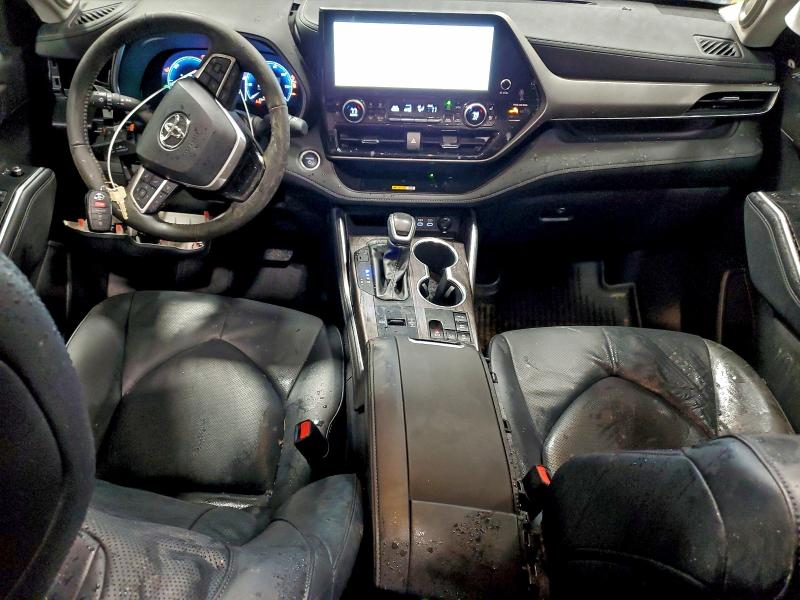2025 Toyota Highlander VIN 5TDXBRCH5SS663529 COPART salvage auction — REAR END, Salvage Title, sold $4,400 on 2026-07-20 (photo 8)