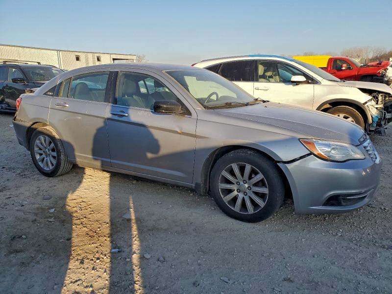 2013 Chrysler 200 VIN 1C3CCBBG7DN527489 COPART salvage auction — REAR END, MO - SALVAGE CERTIFICATE OF TITLE, sold $600 on 2026-09-08 (photo 4)