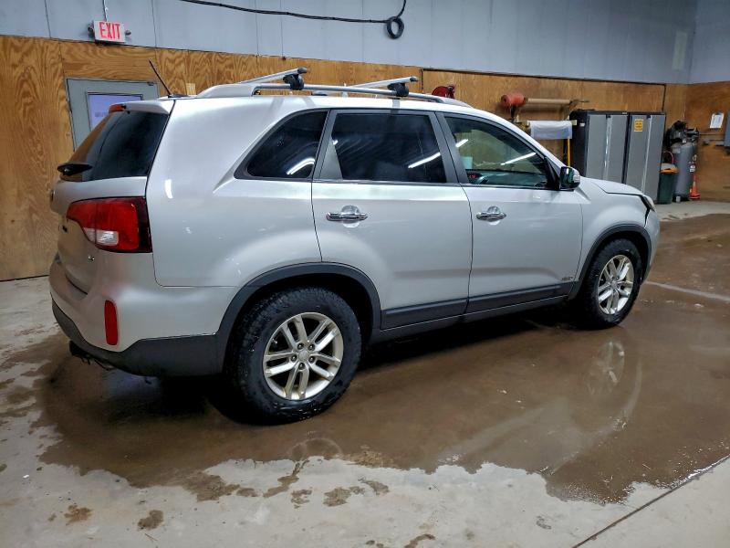 2015 Kia Sorento VIN 5XYKTDA78FG602196 COPART salvage auction — FRONT END, Mi - Dealer Only Clean Title, sold $900 on 2026-07-29 (photo 3)