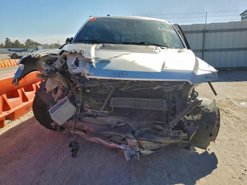2018 Ford F-150 lightning VIN 1FTFW1RG6JFD73623 COPART salvage auction — FRONT END, TX - SALVAGE VEHICLE TITLE, sold $7,500 on 2026-09-04 (photo 5)