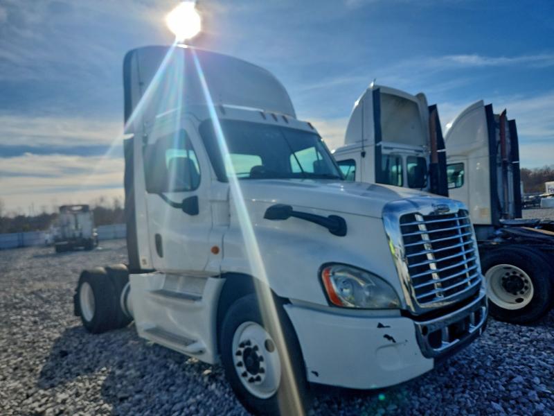 2014 Freightliner Cascadia VIN 1FUBGEDV7ELFT4301 COPART salvage auction — NORMAL WEAR, IN - CERTIFICATE OF TITLE, sold $5,000 on 2026-07-09 (photo 1)