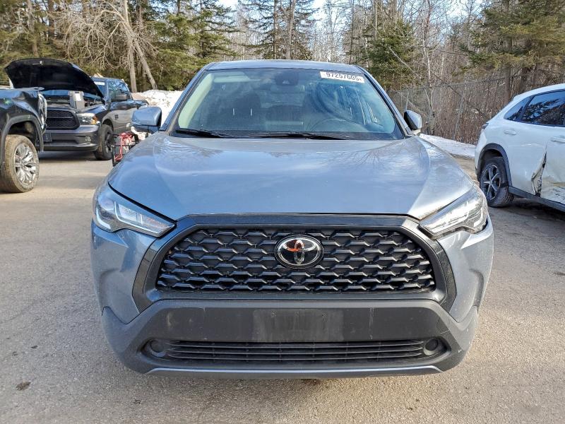2022 Toyota Corolla cross VIN 7MUCAAAG1NV002930 COPART salvage auction — SIDE, On - Permit No Brand - Unfit, sold $2,500 on 2026-07-30 (photo 5)