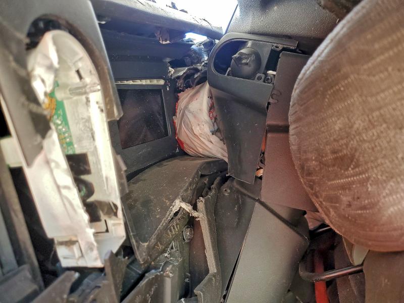 2020 Volvo Vn VIN 4V4NC9EH9LN243544 COPART salvage auction — ROLLOVER, Tx - Nonrepairable Title, sold $2,950 on 2026-07-09 (photo 8)