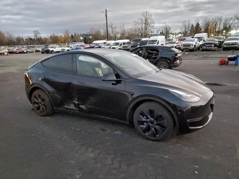 2025 Tesla Model y VIN 7SAYGDEE8SF299108 COPART salvage auction — SIDE, Salvage Title, sold $13,800 on 2026-07-20 (photo 4)