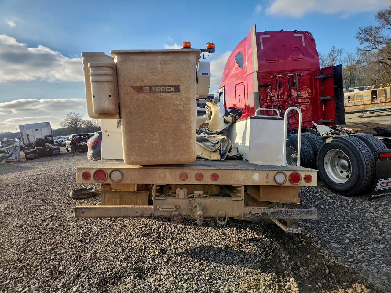 2024 Ford F-550 super duty VIN 1FDUF5HT9RDA06733 COPART salvage auction — Side, MS - CERTIFICATE OF TITLE, sold $16,700 on 2026-07-09 (photo 6)