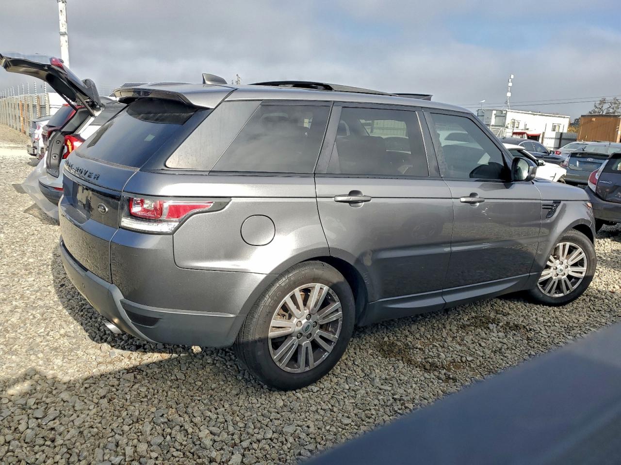 2017 Land Rover Range Rover Sport VIN SALWR2FV1HA669651 COPART salvage auction — Minor Dent/Scratches, CA - DIS/DLR/EXP ONLY CLEAN TITLE, sold $1,550 on 2026-07-03 (photo 3)