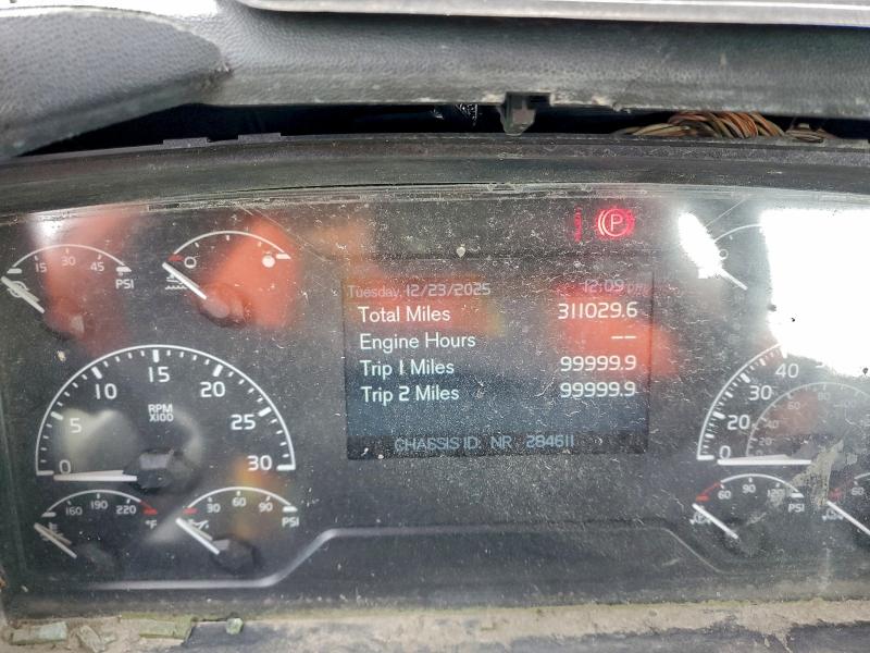 2021 Volvo Vnr VIN 4V4WC9EH8MN284611 COPART salvage auction — ROLLOVER, Ga - Cert Of Title-Salvage, sold $8,200 on 2026-07-23 (photo 8)