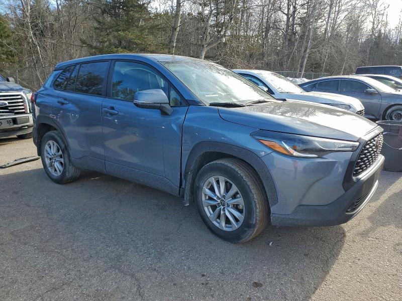 2022 Toyota Corolla cross VIN 7MUCAAAG1NV002930 COPART salvage auction — SIDE, On - Permit No Brand - Unfit, sold $2,500 on 2026-07-30 (photo 4)
