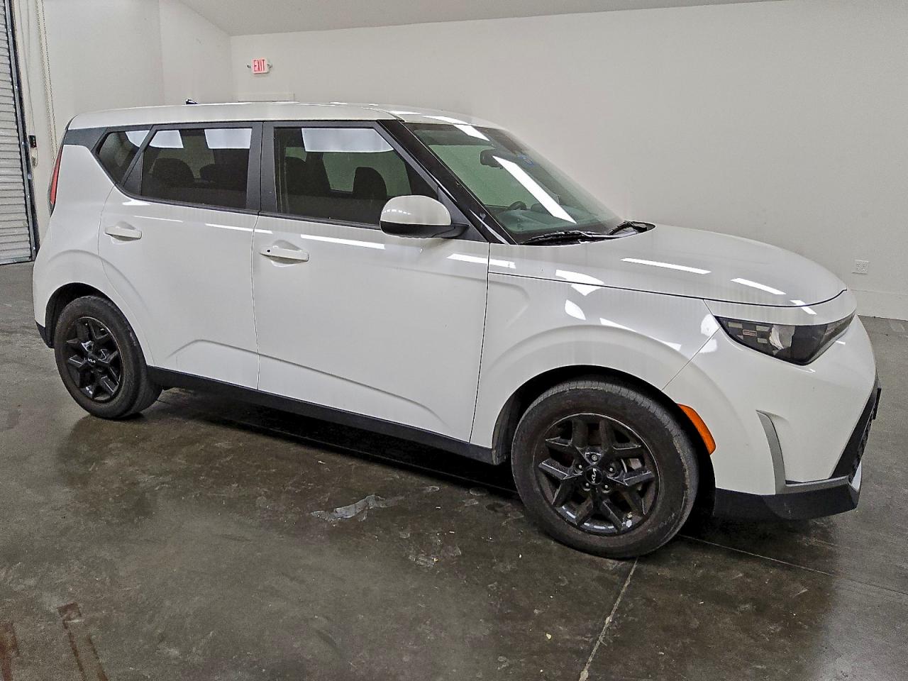 2023 Kia Soul VIN KNDJ23AU5P7885430 COPART salvage auction — Minor Dent/Scratches, IN - CERTIFICATE OF TITLE, sold $11,800 on 2026-07-09 (photo 4)