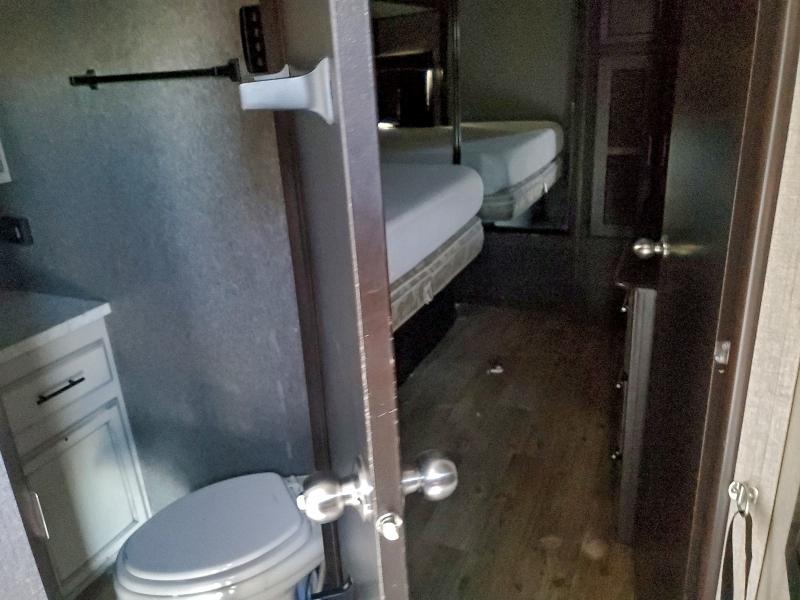 2020 VIN 1UJBJ0BU3L1EE0054 COPART salvage auction — MINOR DENT/SCRATCHES, NE - DIS/DLR/EXP ONLY CLEAN TITLE, sold $11,000 on 2026-07-14 (photo 5)