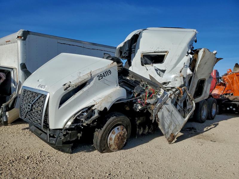 2020 Volvo Vn VIN 4V4NC9EH9LN243544 COPART salvage auction — ROLLOVER, Tx - Nonrepairable Title, sold $2,950 on 2026-07-09 (photo 2)