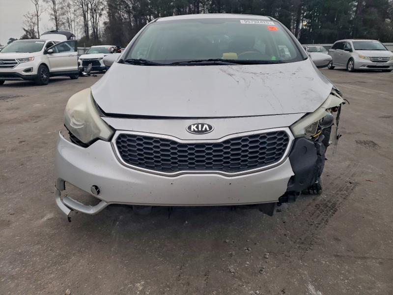 2016 Kia Forte VIN KNAFK5A88G5527204 COPART salvage auction — FRONT END, Salvage Title, sold $525 on 2026-08-02 (photo 5)