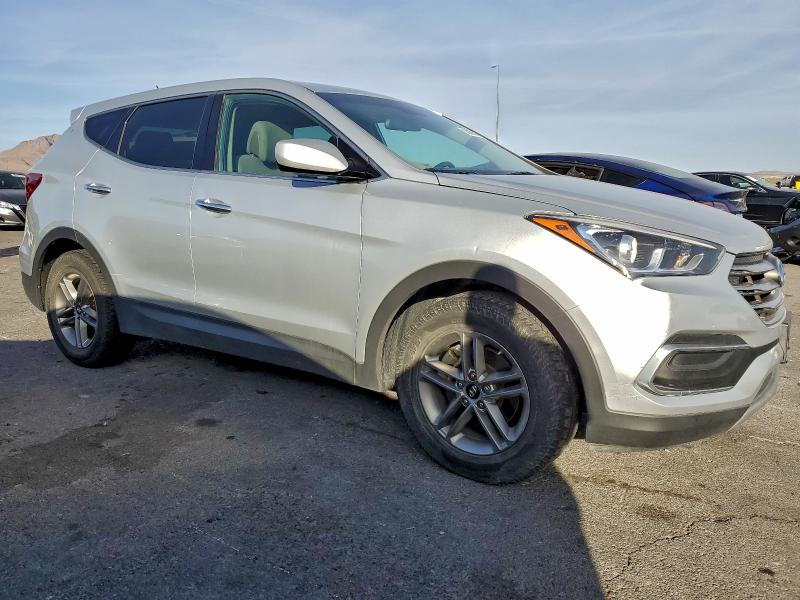 2018 Hyundai Santa fe VIN 5XYZTDLB0JG568764 COPART salvage auction — MINOR DENT/SCRATCHES, Nv -, sold $725 on 2026-07-29 (photo 4)