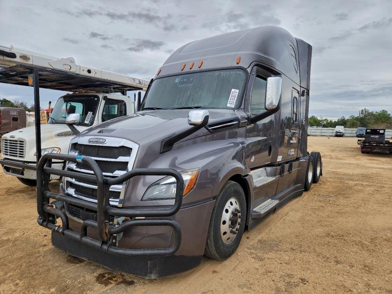 2020 Freightliner Cascadia 126 VIN 3AKJHHDRXLSLS0687 COPART salvage auction — Burn Interior, FL - CERT OF TITLE SLVG REBUILDABLE, sold $5,700 on 2026-09-04 (photo 2)