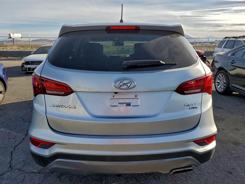 2018 Hyundai Santa fe VIN 5XYZTDLB0JG568764 COPART salvage auction — MINOR DENT/SCRATCHES, Nv -, sold $725 on 2026-07-29 (photo 6)