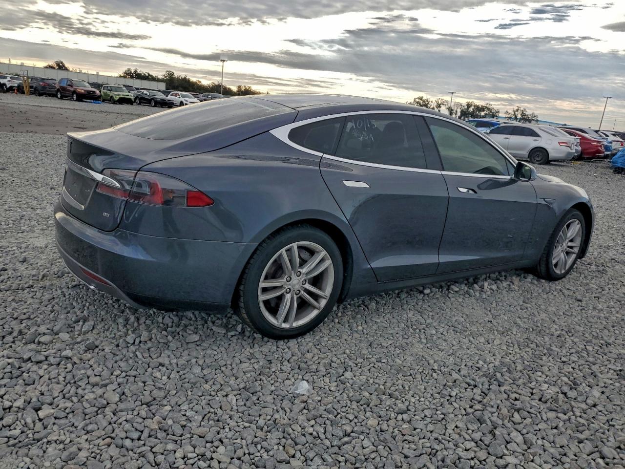 2015 Tesla Model S VIN 5YJSA1H19FF082832 COPART salvage auction — Normal Wear, Ct - Clean Title, sold $2,750 on 2026-02-19 (photo 3)