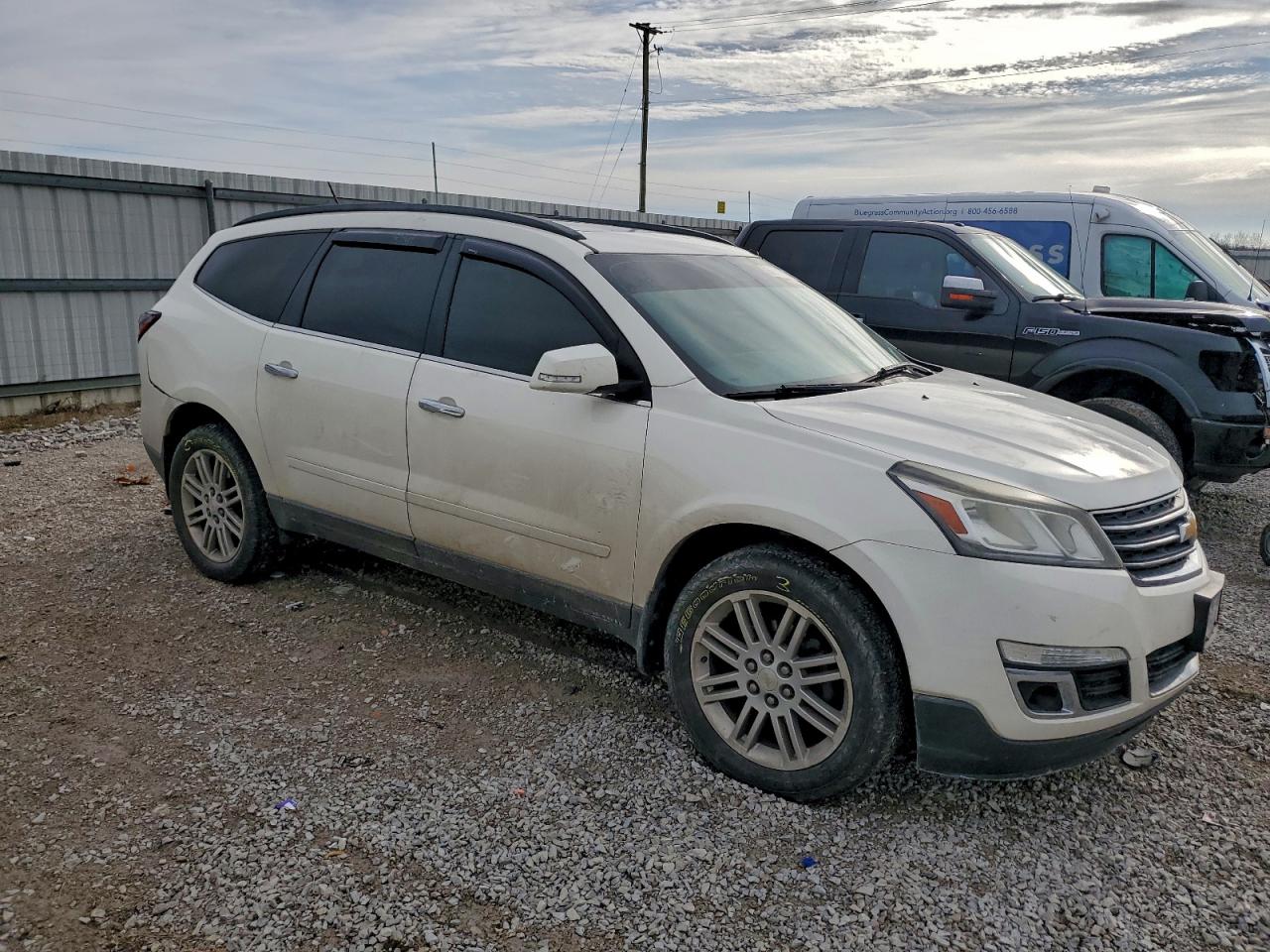 2015 Chevrolet Traverse VIN 1GNKVGKD9FJ177353 COPART salvage auction — Rear End, KY - CERT OF TITLE-SALVAGE, sold $625 on 2026-07-01 (photo 4)