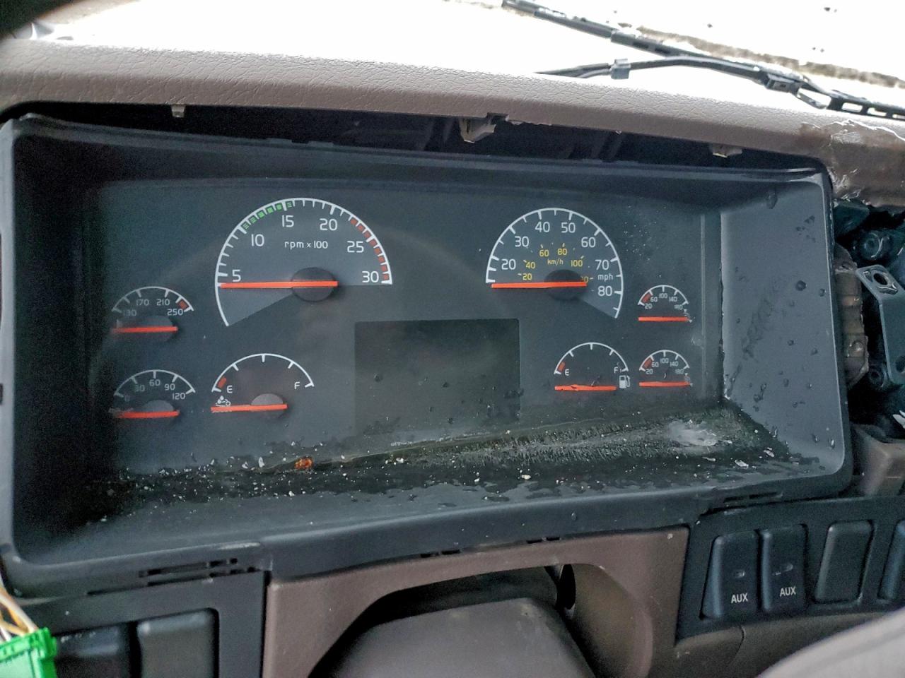 2017 Volvo VNL VIN 4V4NC9EH7HN979065 COPART salvage auction — Rollover, IL - CERTIFICATE OF TITLE (P), sold $12,000 on 2026-07-06 (photo 8)