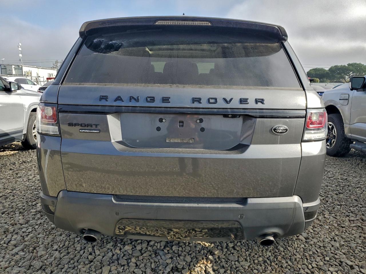 2017 Land Rover Range Rover Sport VIN SALWR2FV1HA669651 COPART salvage auction — Minor Dent/Scratches, CA - DIS/DLR/EXP ONLY CLEAN TITLE, sold $1,550 on 2026-07-03 (photo 6)