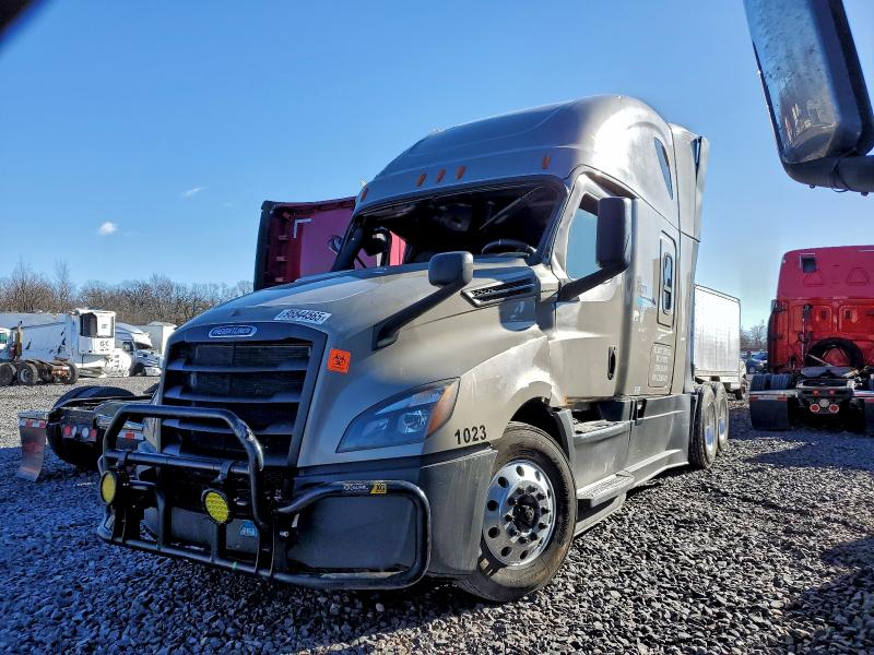 2020 VIN 3AKJHHDR9LSLM5483 COPART salvage auction — ROLLOVER, MO - SALVAGE CERTIFICATE OF TITLE, sold $3,800 on 2026-07-09 (photo 2)