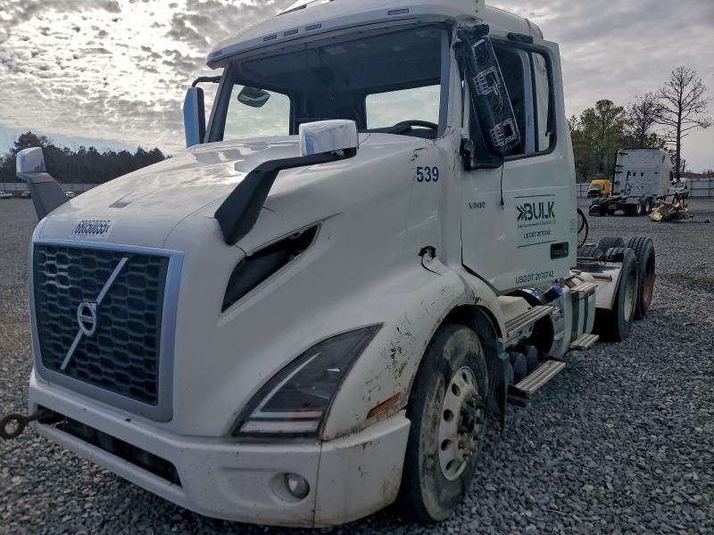 2021 Volvo Vnr VIN 4V4WC9EH8MN284611 COPART salvage auction — ROLLOVER, Ga - Cert Of Title-Salvage, sold $8,200 on 2026-07-23 (photo 9)