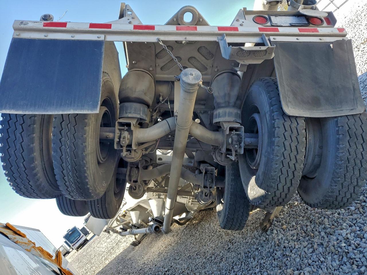 2015 Heil trailer international Heil trail VIN 5HTSN4221F7T94202 COPART salvage auction — Rollover, NE - CERT OF TITLE-SALVAGE, sold $5 on 2026-04-16 (photo 9)
