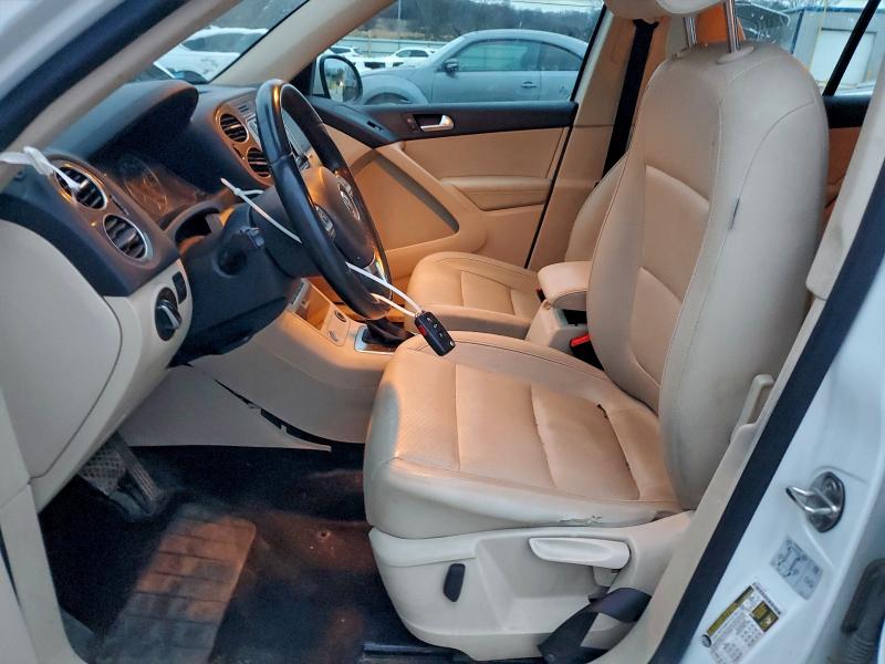 2017 Volkswagen Tiguan VIN WVGAV7AX9HK022794 COPART salvage auction — SIDE, Salvage Title, sold $550 on 2026-08-03 (photo 7)